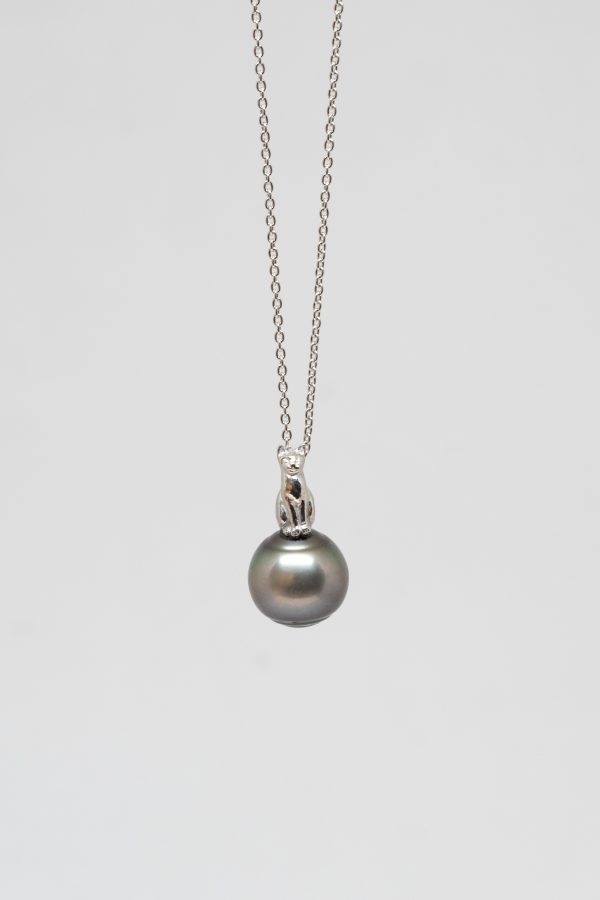Asagi Maeda – Sitting Cat Pendant